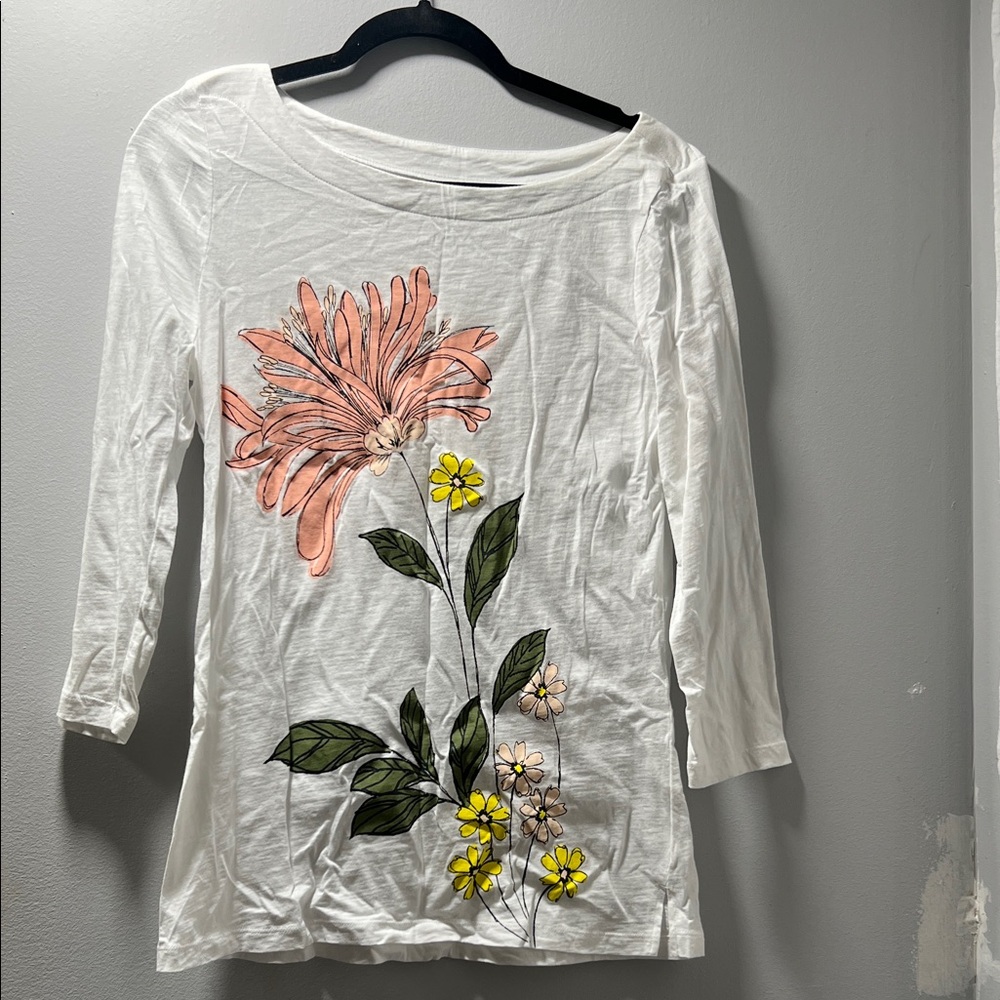 LOFT White Top with Floral Design. CAJA #‎ 1 A